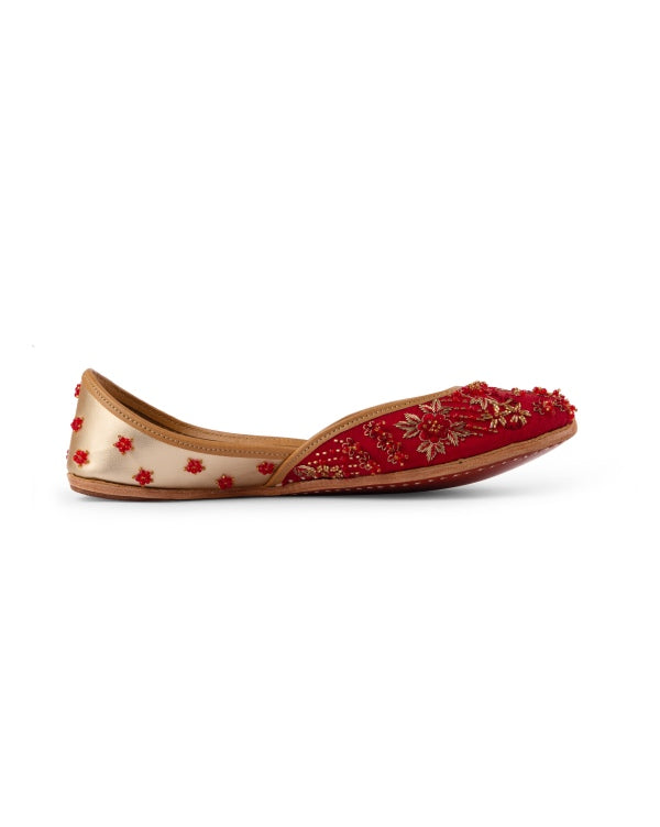 Scarlet Starlet : Juttis  - Kareena Kapoor Khan x Fizzy Goblet - Limited Edition