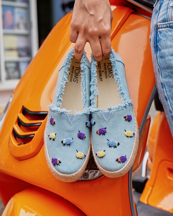 TOMS X Fizzy Goblet Knotted (Hand-embroidered) Sheep Blue Platform Espadrilles