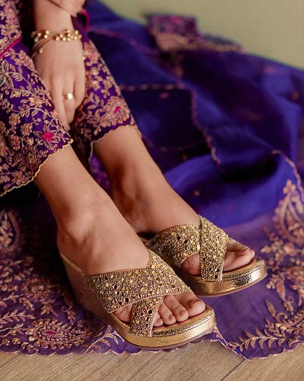 bride's feet | Indian wedding shoes, Indian shoes, Bridal sandals